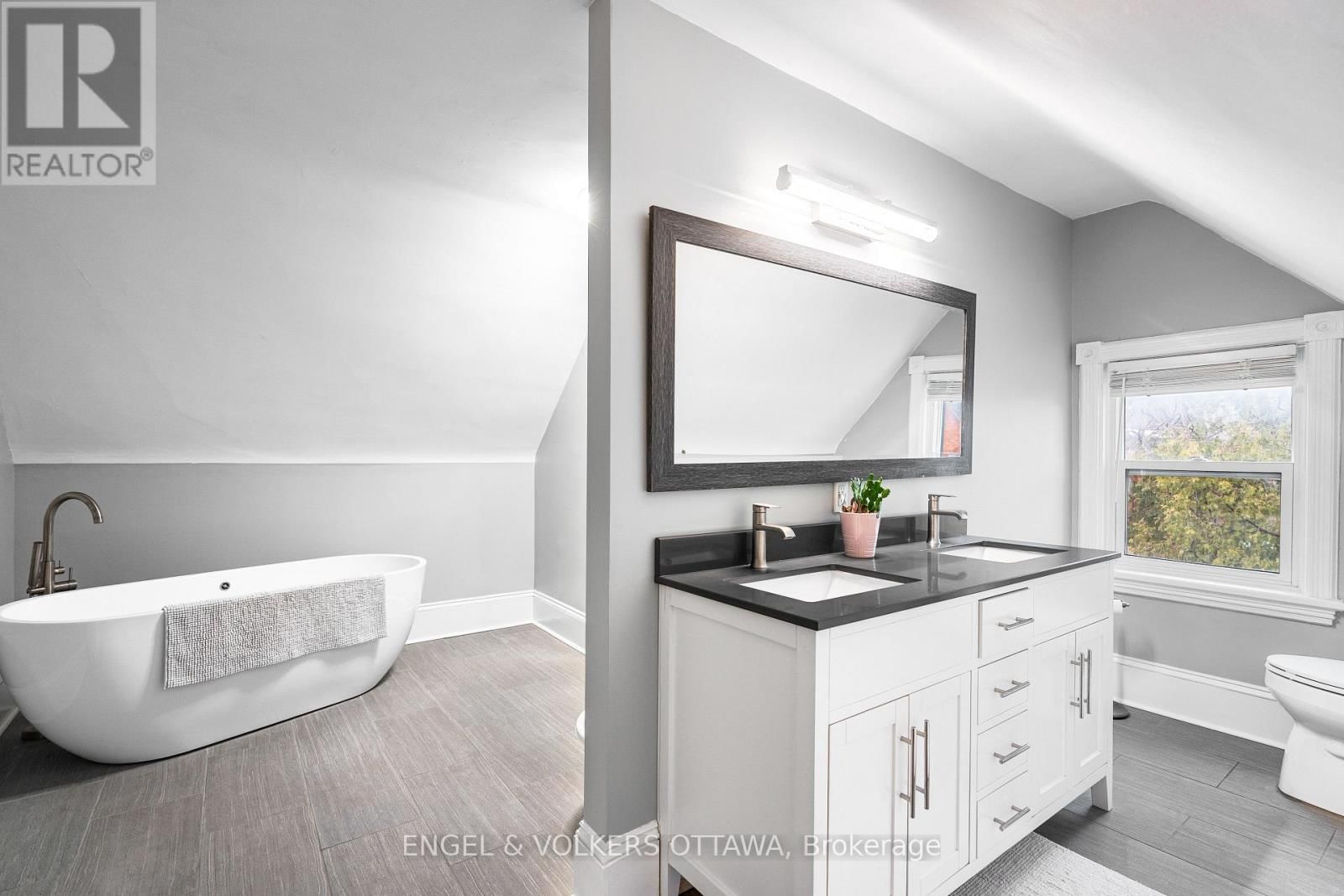 553 GILMOUR STREET Image 43