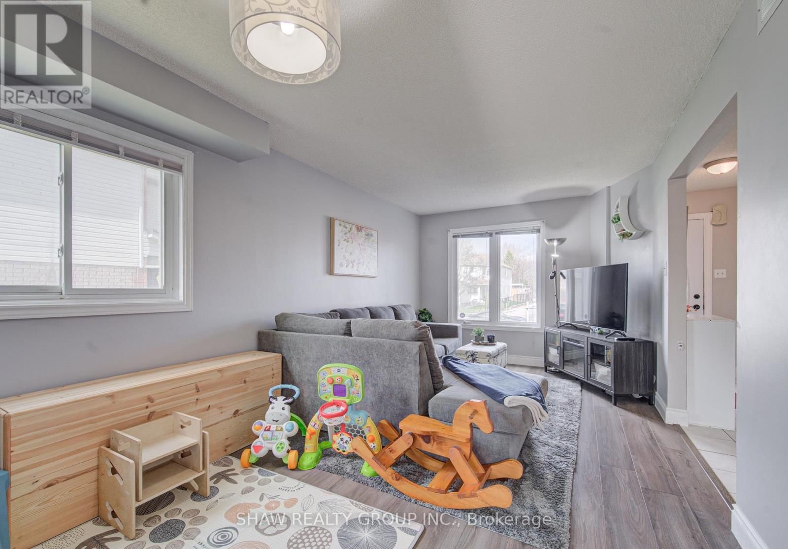 334 CHRISTOPHER DRIVE Image 9