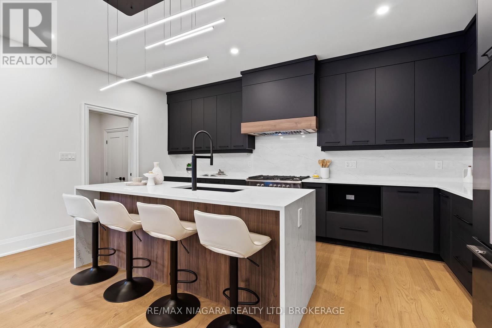 16 ACCURSI CRESCENT Image 13