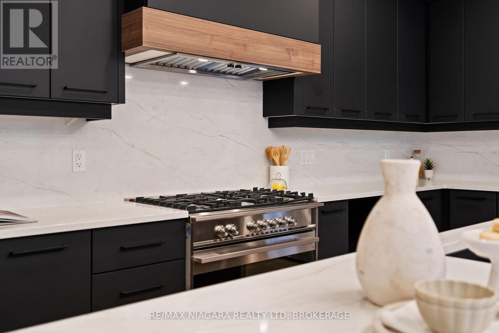 16 ACCURSI CRESCENT Image 14