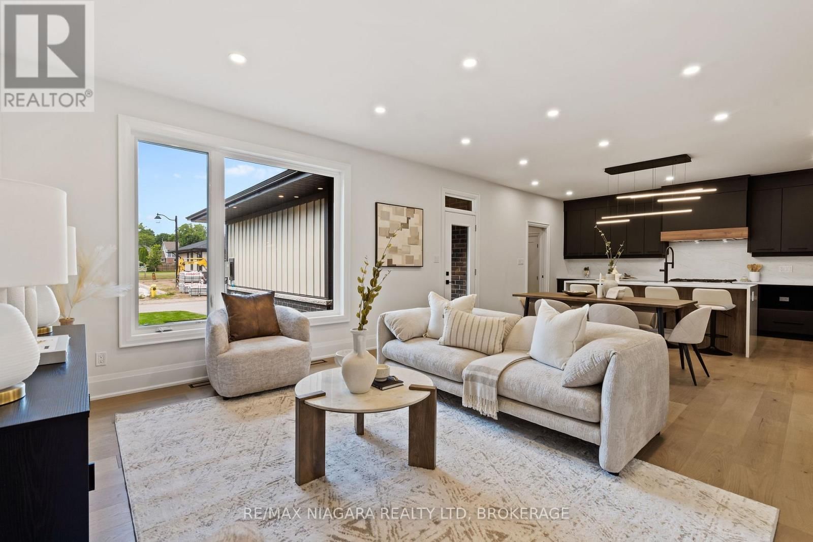 16 ACCURSI CRESCENT Image 21