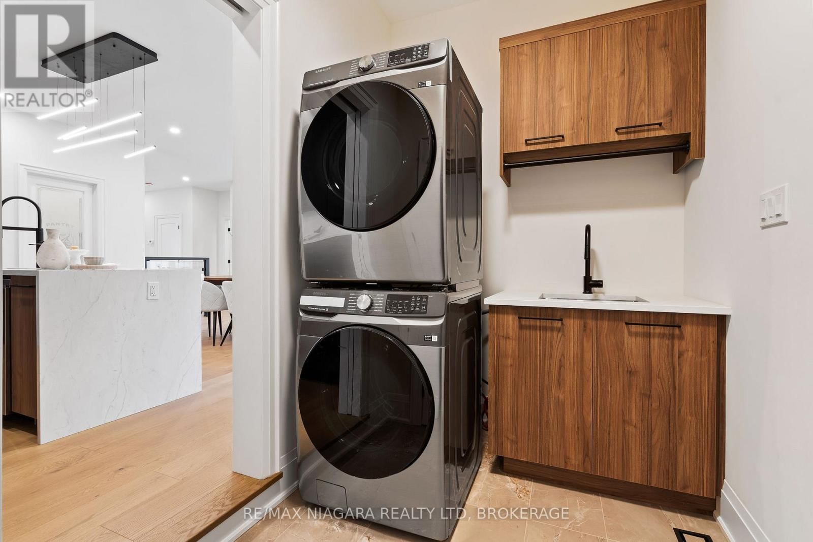 16 ACCURSI CRESCENT Image 22