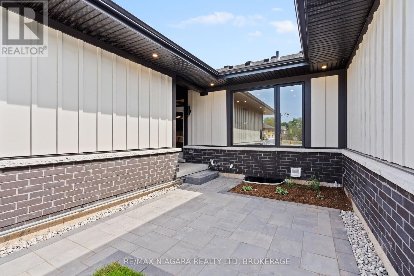 16 ACCURSI CRESCENT Image 31