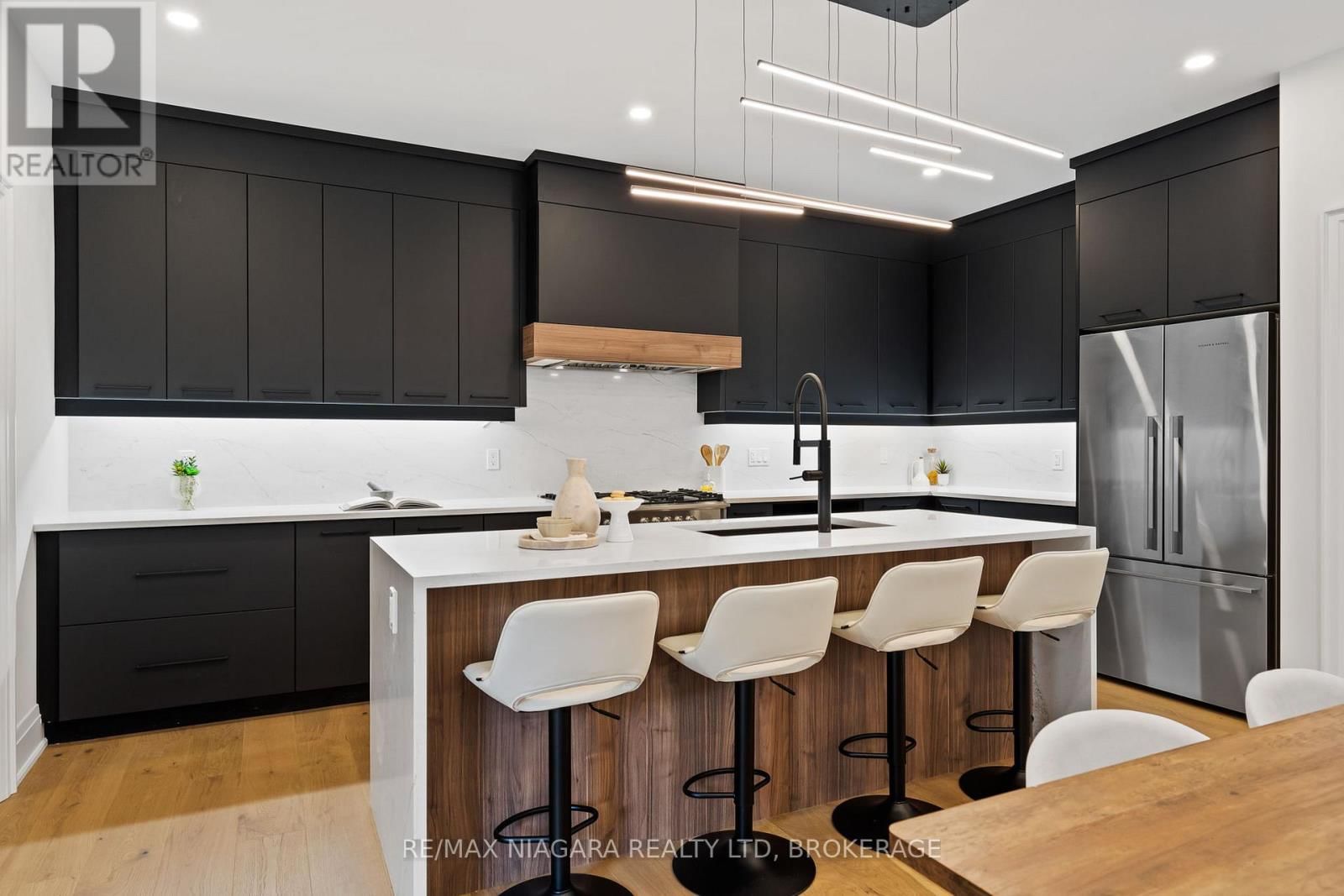 16 ACCURSI CRESCENT Image 9