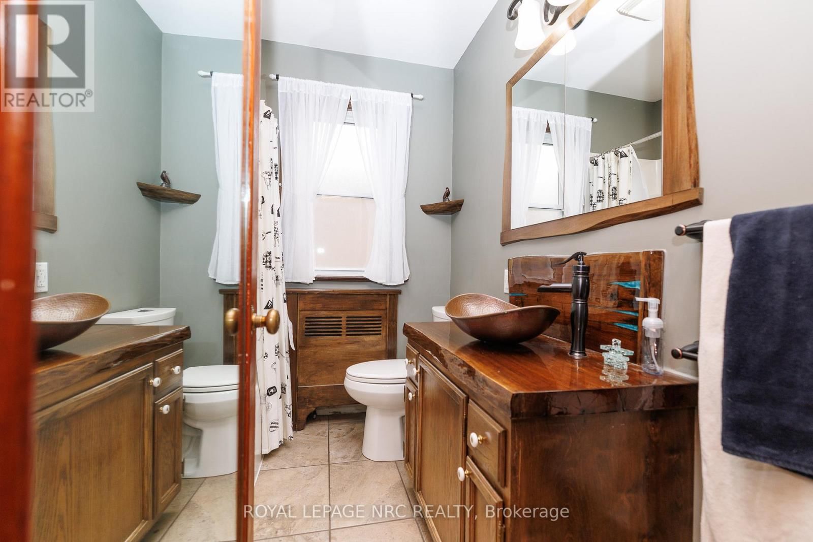 197 CHARLOTTE STREET Image 18