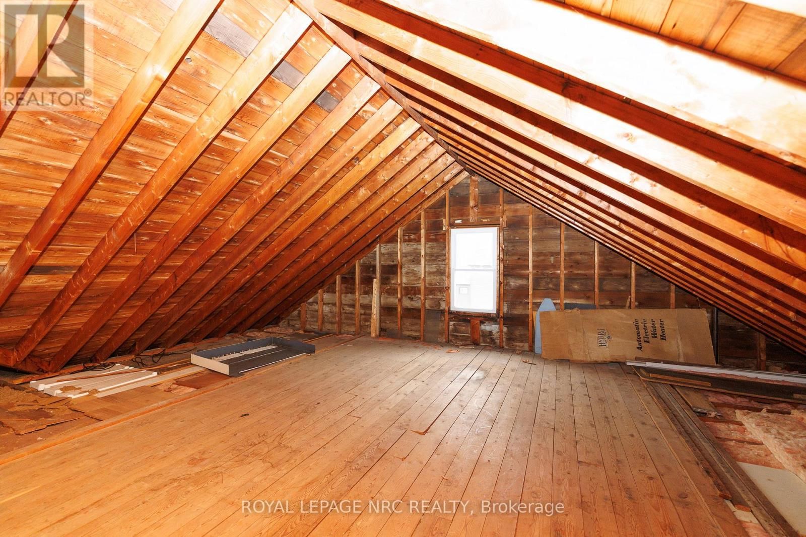 197 CHARLOTTE STREET Image 25