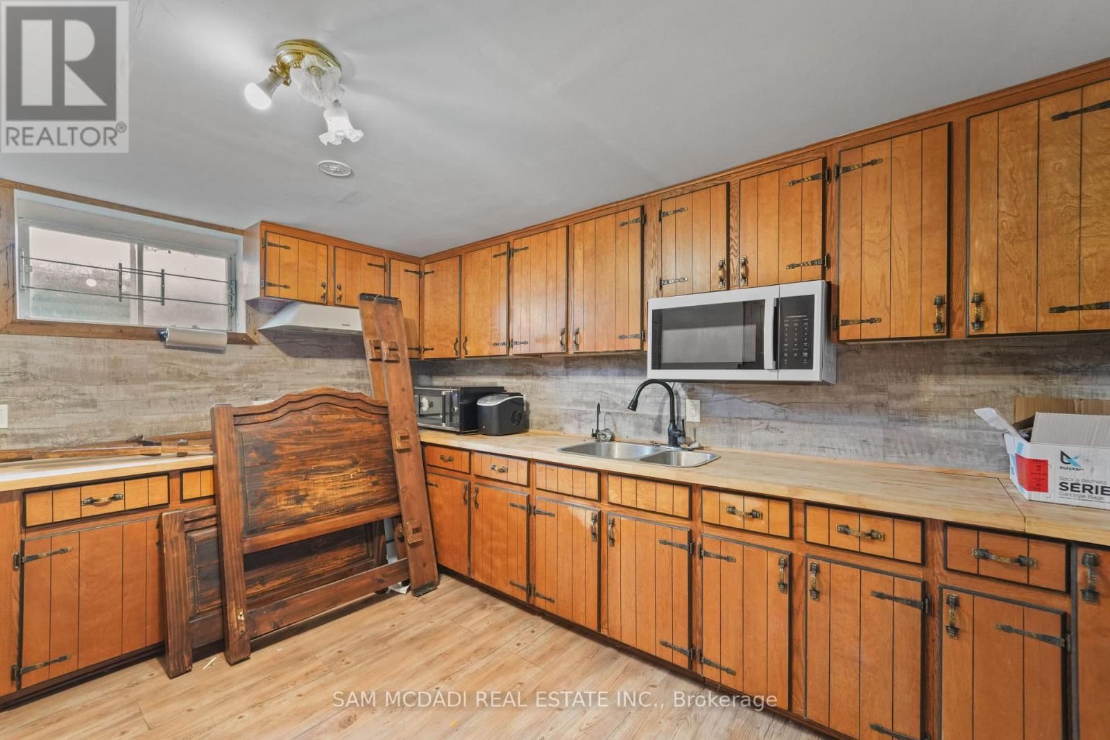 225 PARK ROAD SOUTH Image 40