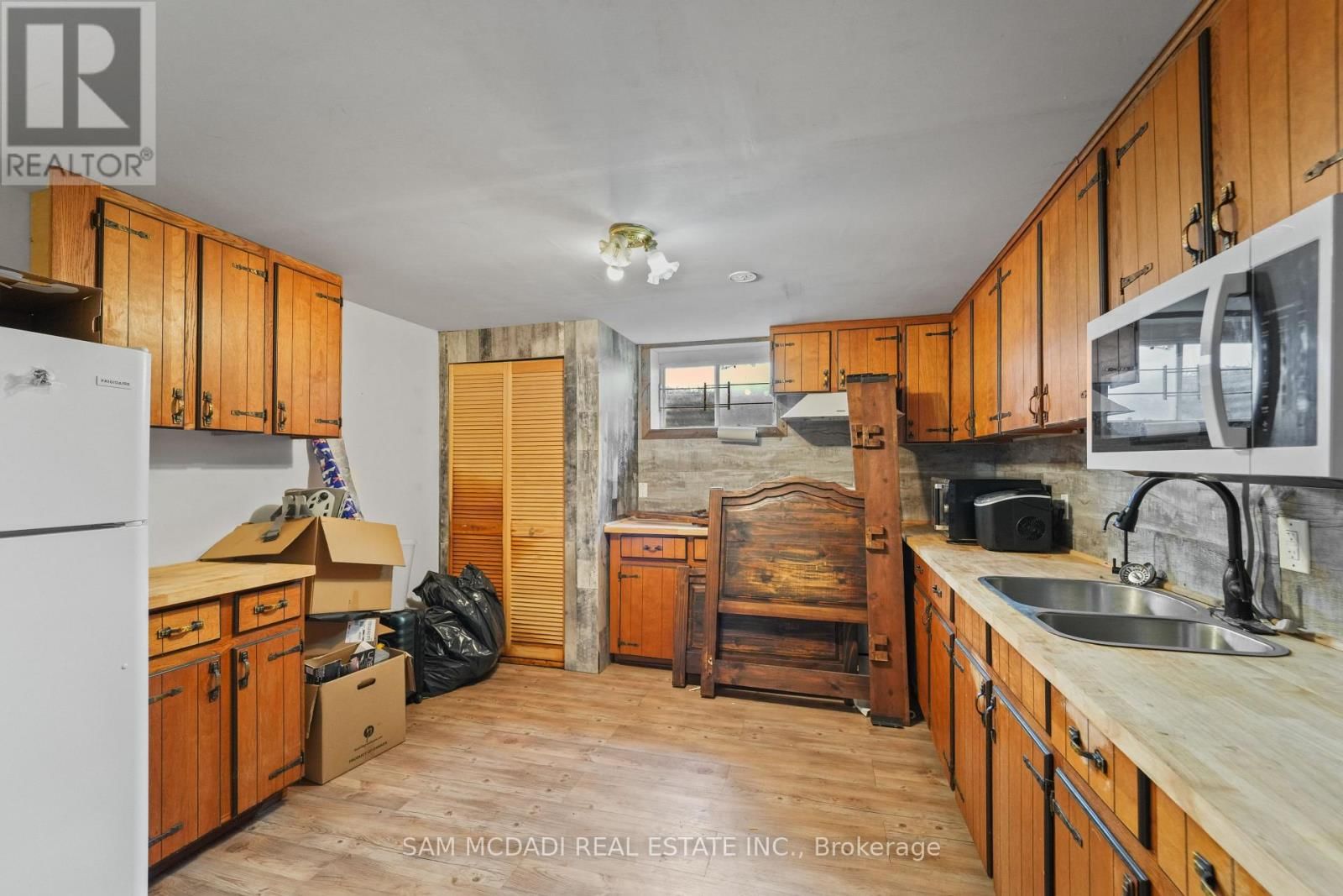 225 PARK ROAD SOUTH Image 41