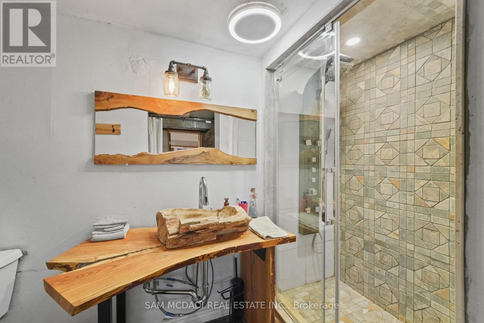 225 PARK ROAD SOUTH Image 45