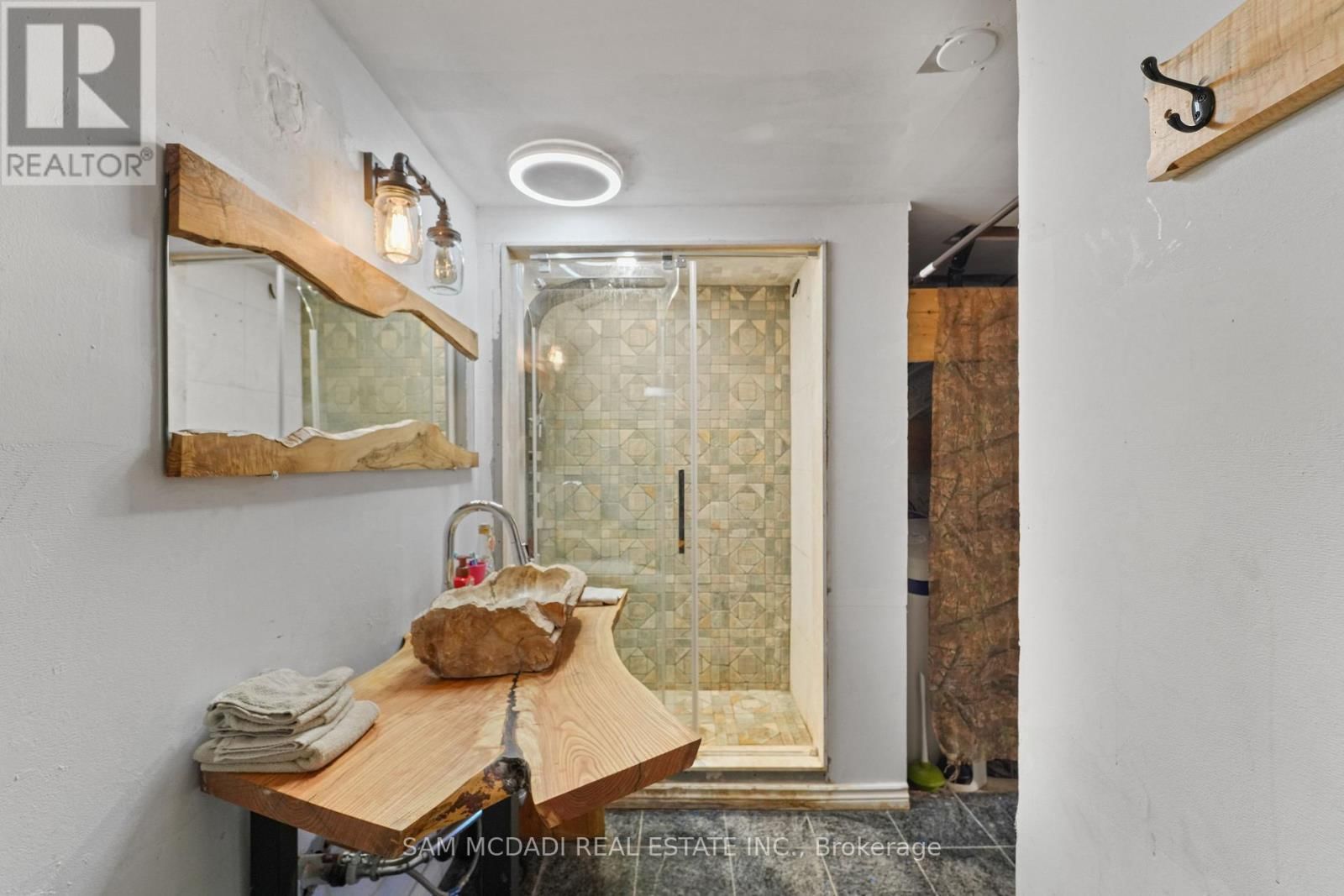 225 PARK ROAD SOUTH Image 46