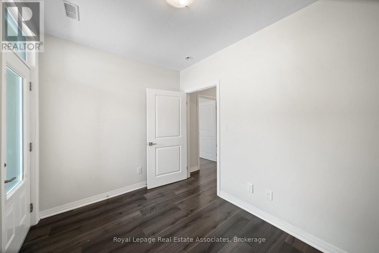 2G - 155 THOMAS SLEE DRIVE Image 12