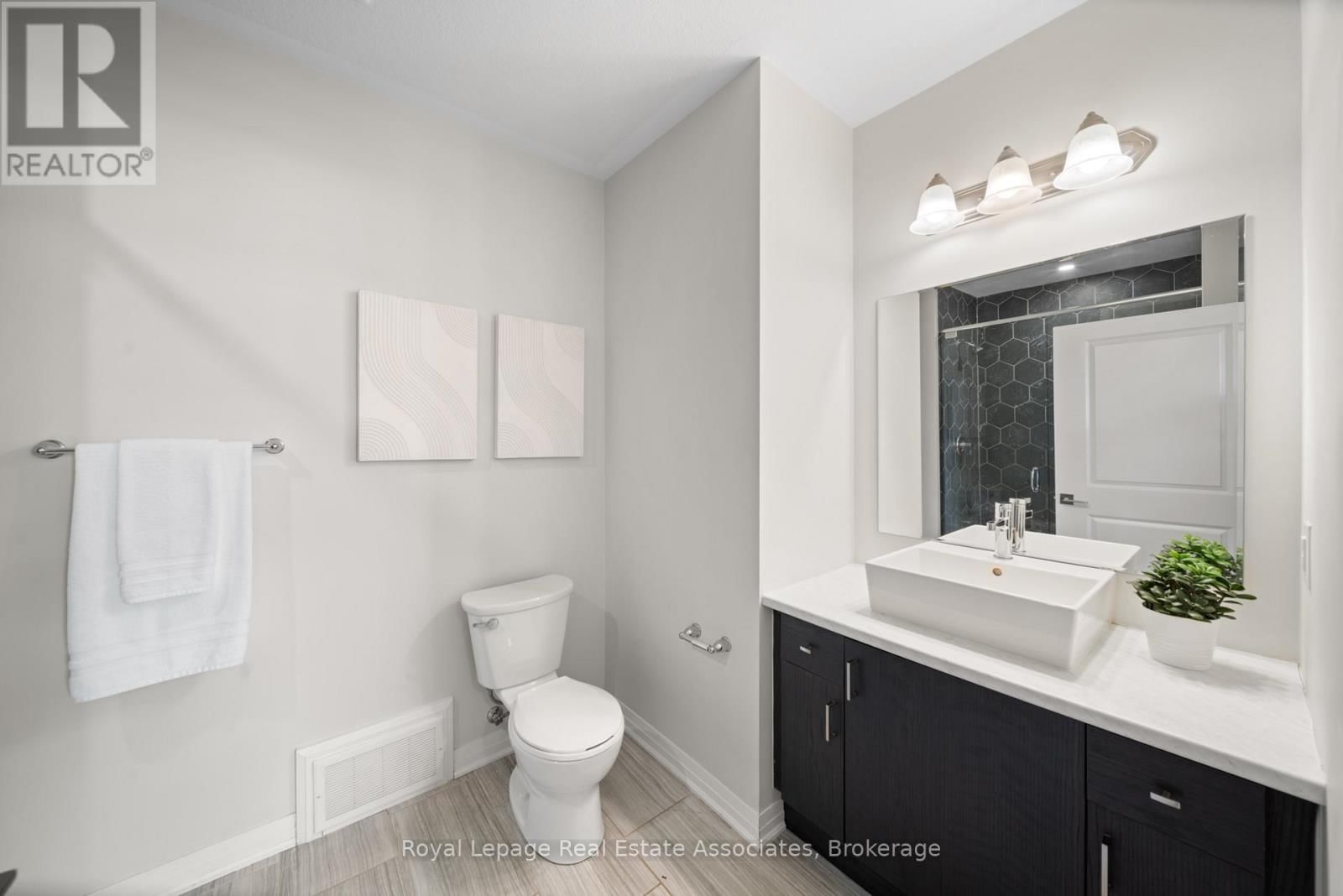 2G - 155 THOMAS SLEE DRIVE Image 17