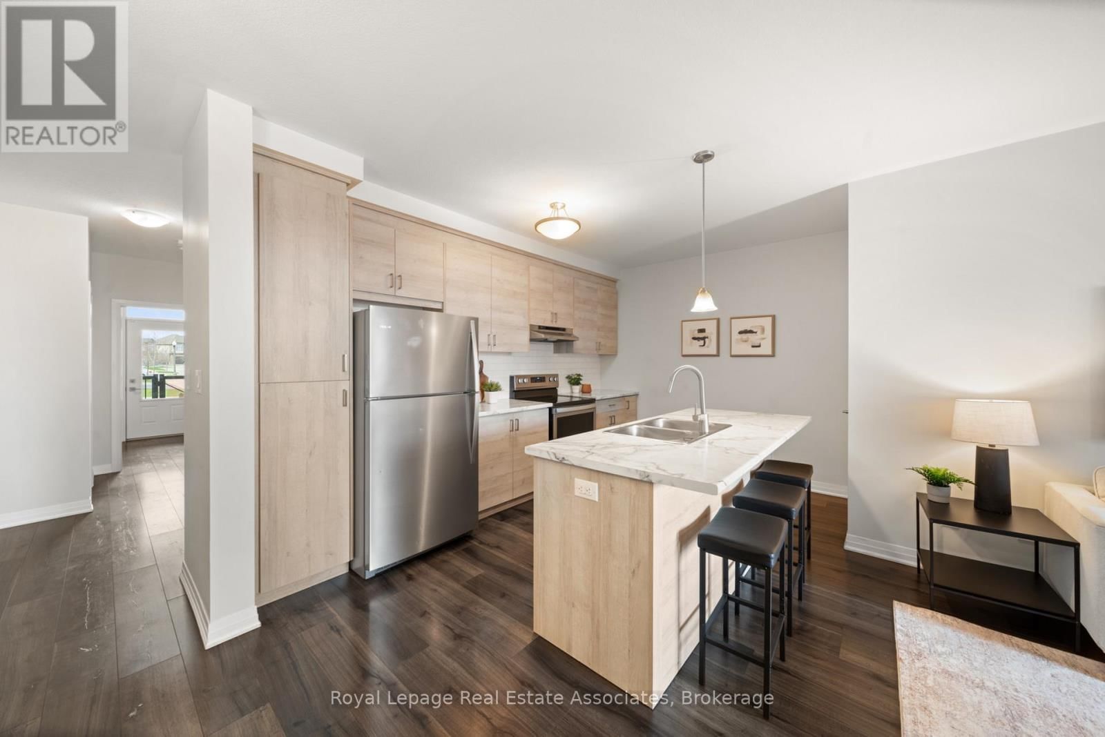 2G - 155 THOMAS SLEE DRIVE Image 5