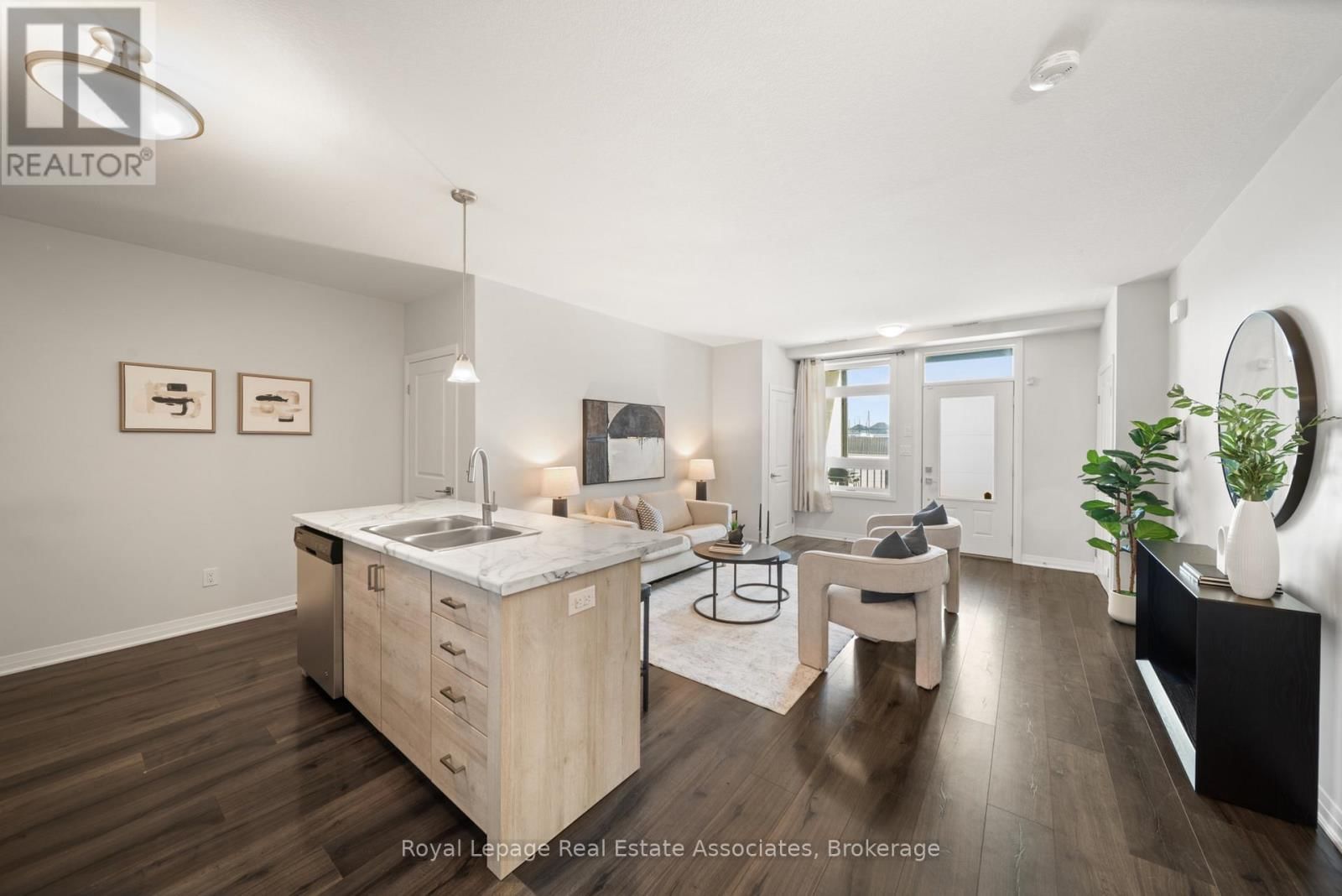 2G - 155 THOMAS SLEE DRIVE Image 6