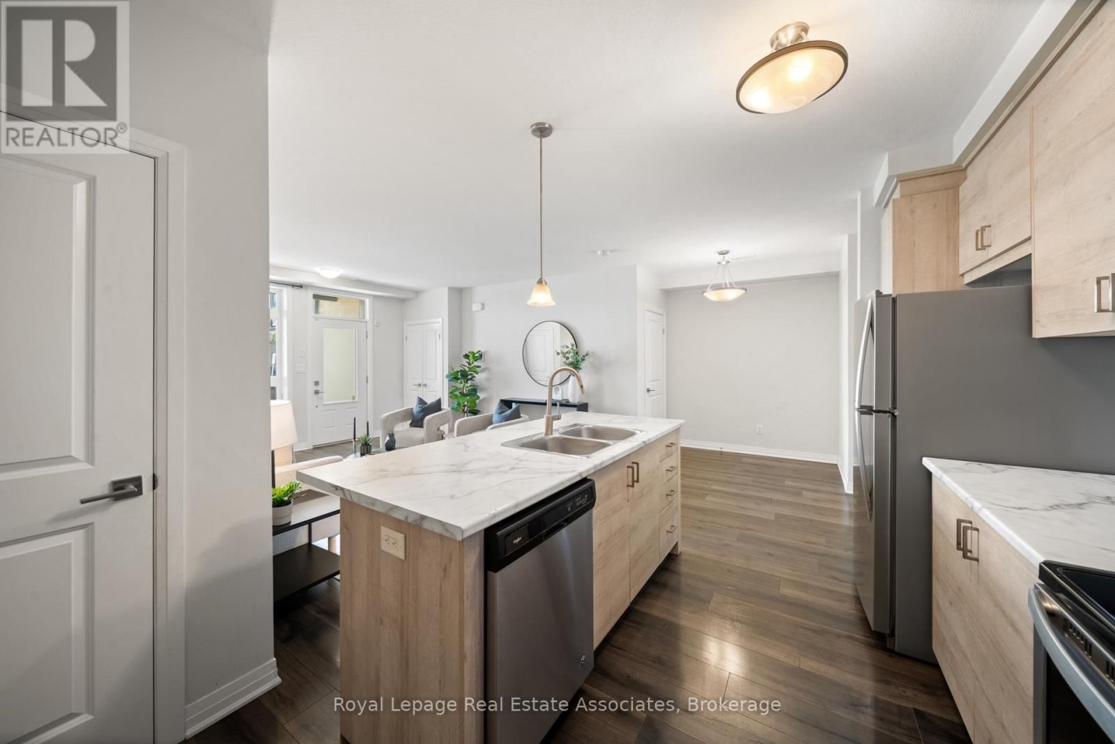 2G - 155 THOMAS SLEE DRIVE Image 8