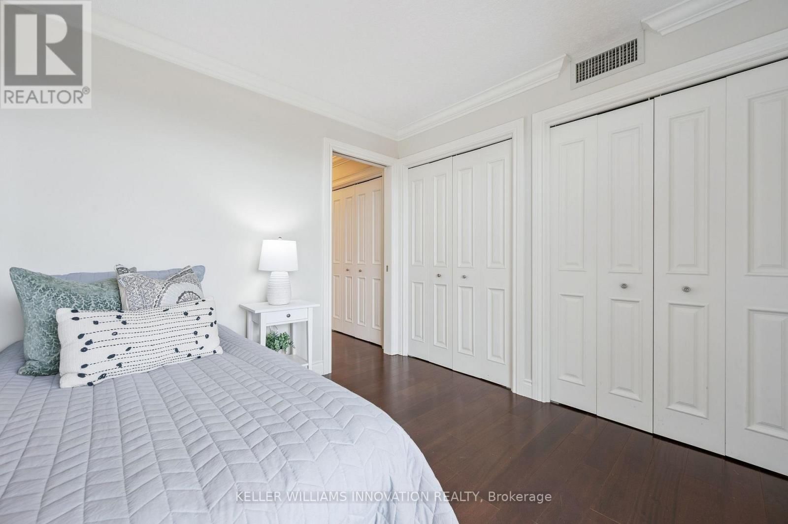 1010 - 265 WESTCOURT PLACE Image 18