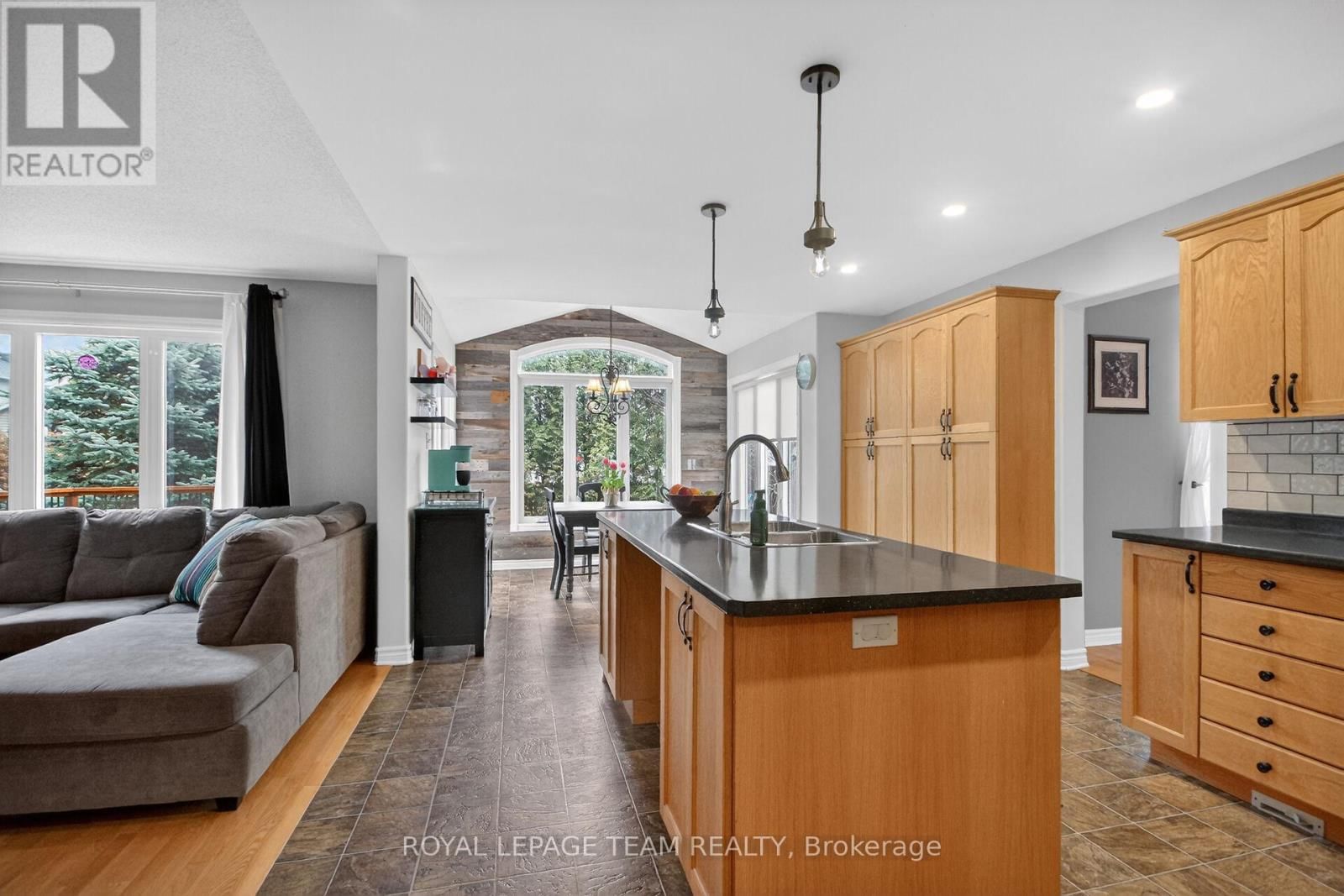 75 RENOIR DRIVE Image 10