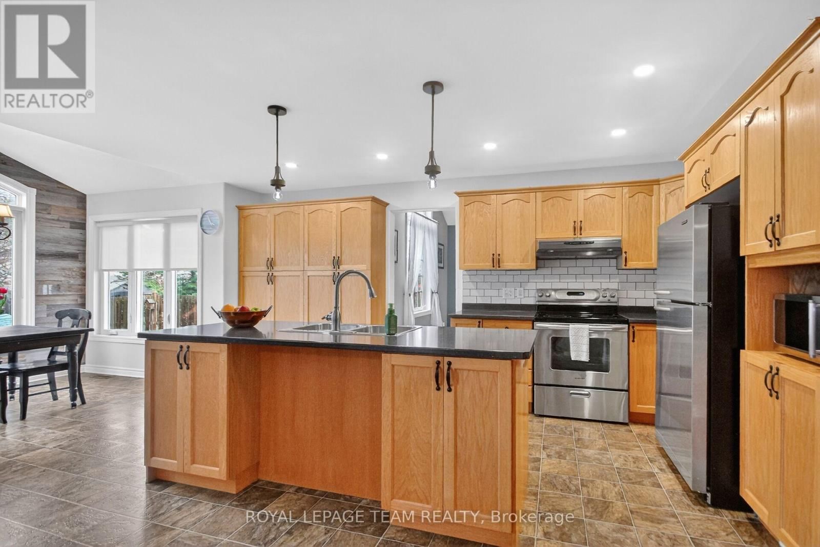 75 RENOIR DRIVE Image 13