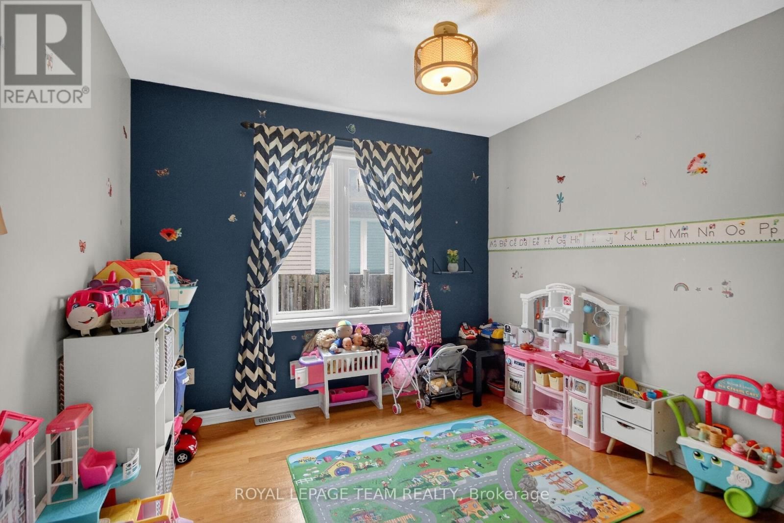 75 RENOIR DRIVE Image 6