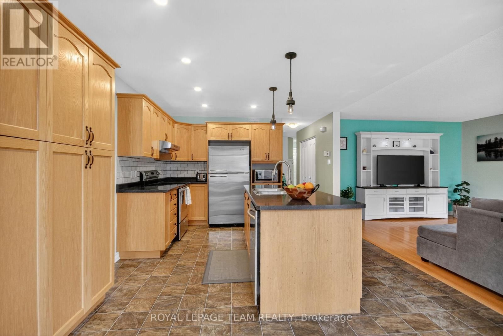 75 RENOIR DRIVE Image 9