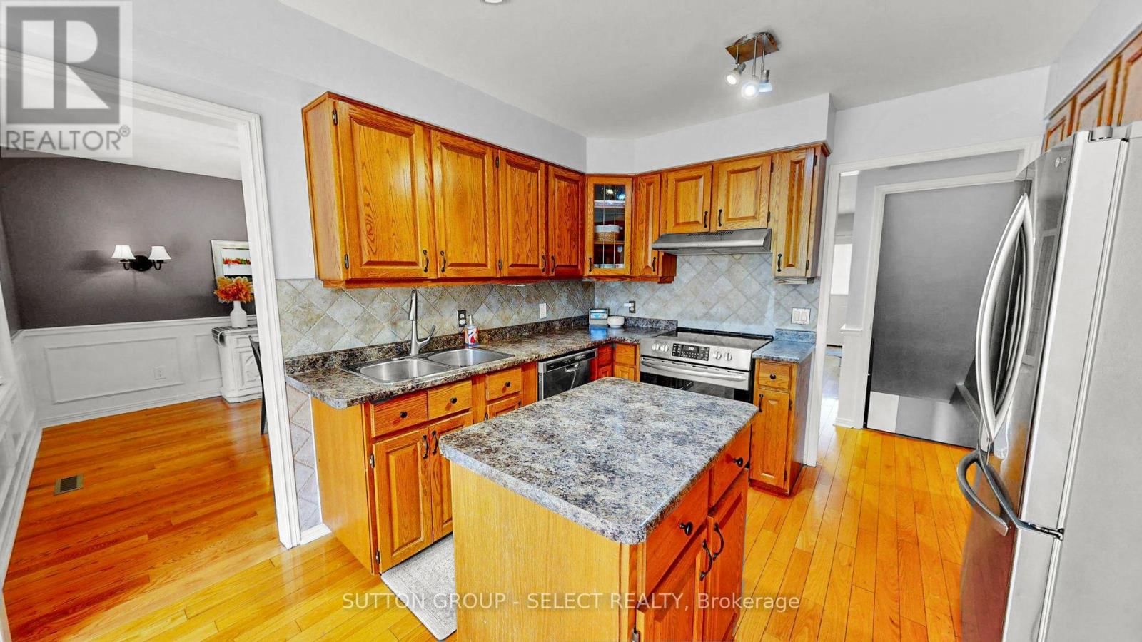 14 WHISPERWOOD CRESCENT Image 12