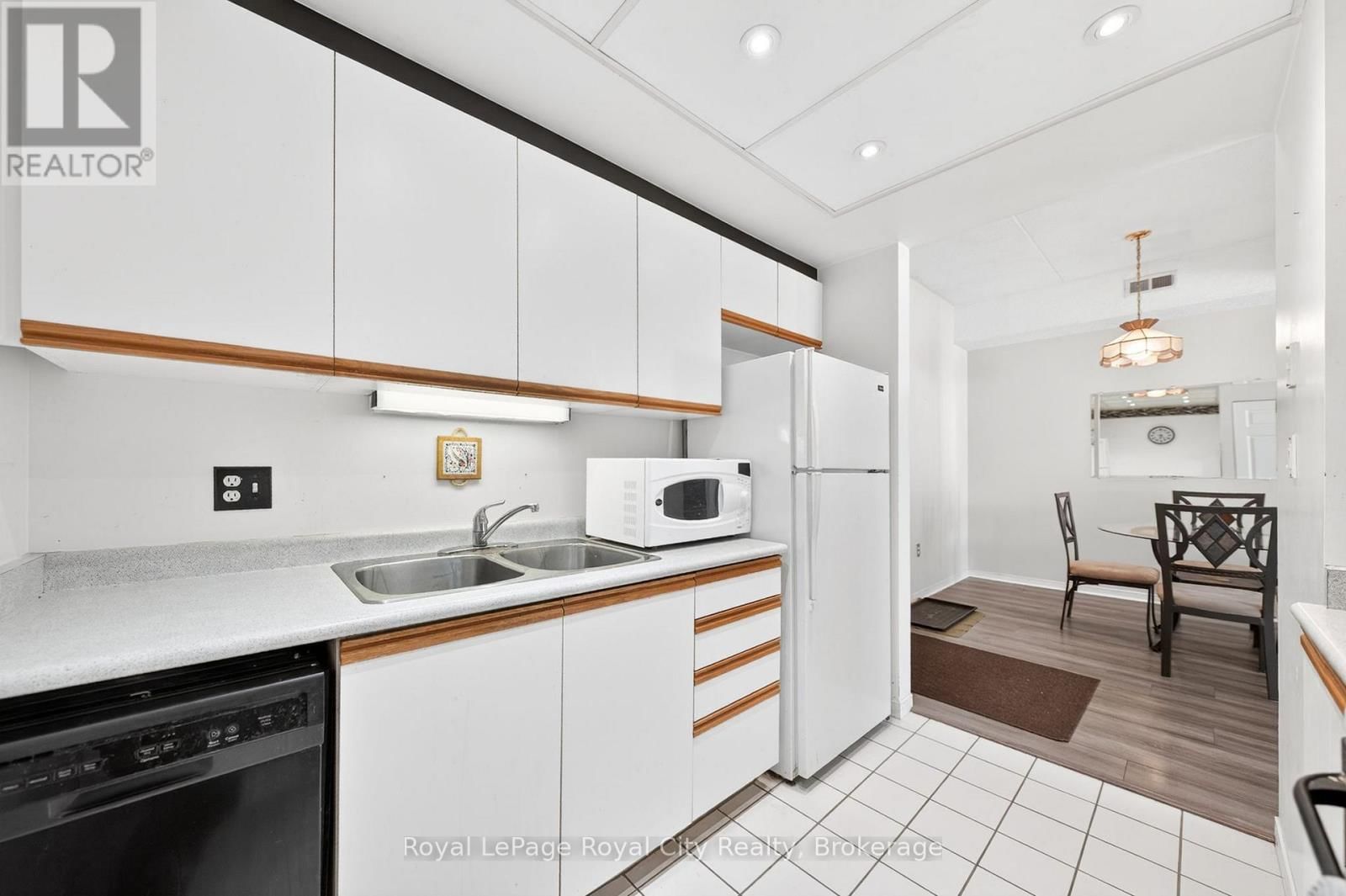 106 - 105 BAGOT STREET Image 14