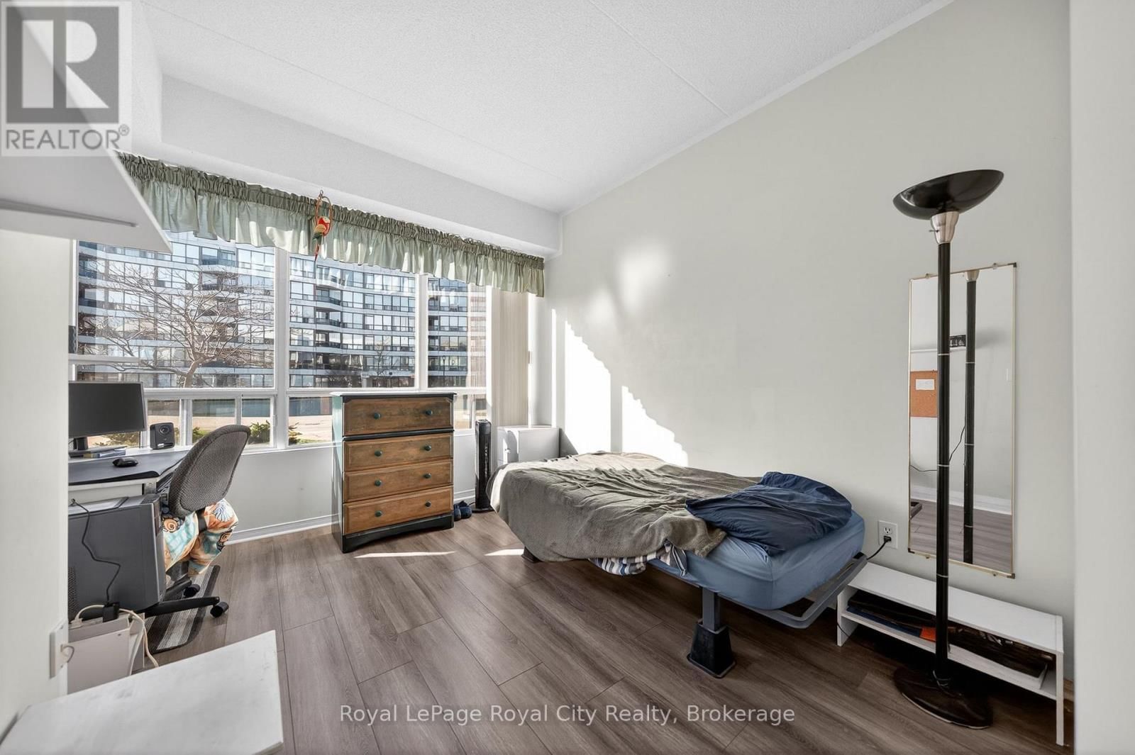 106 - 105 BAGOT STREET Image 23