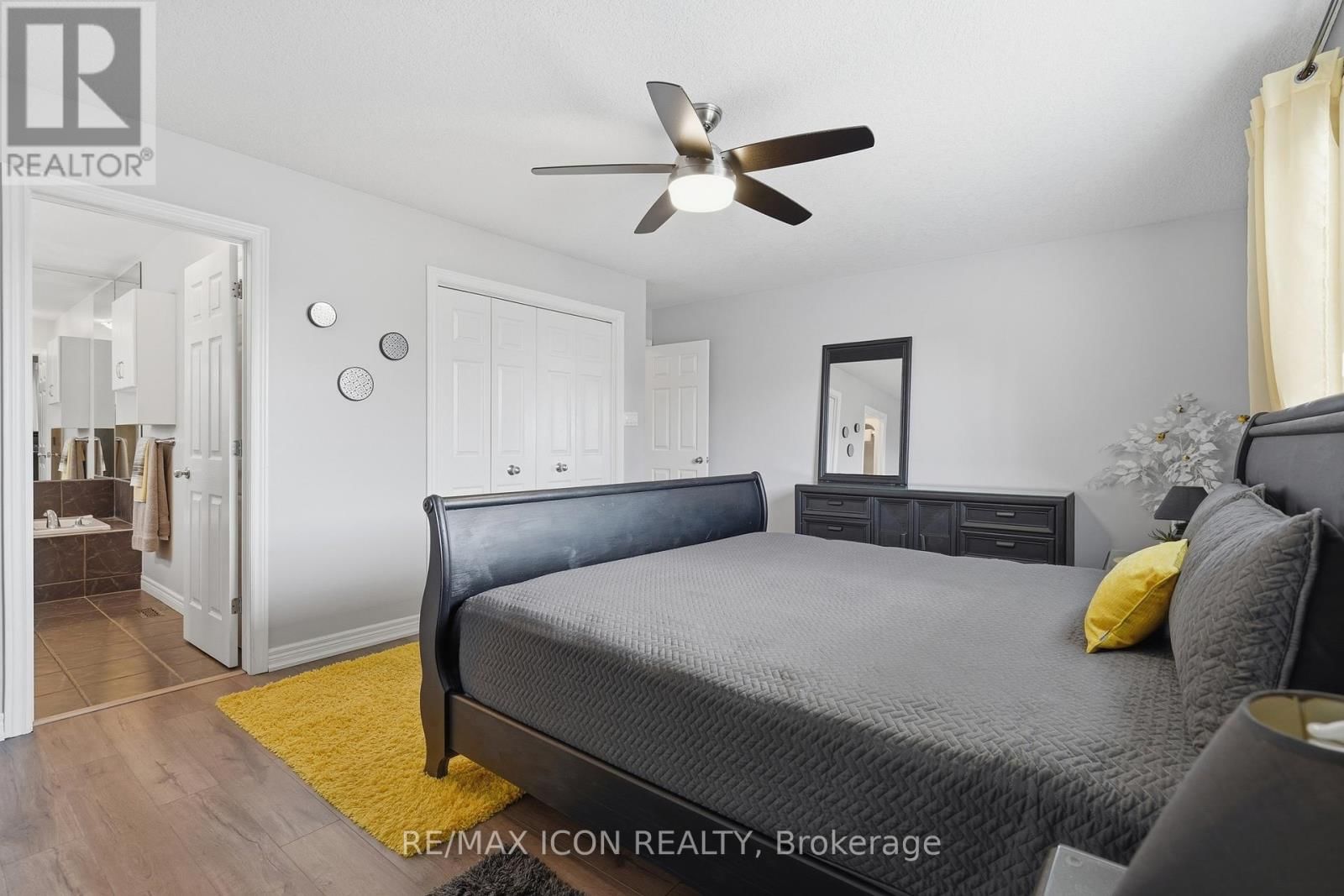 53 AUGUSTA CRESCENT Image 22