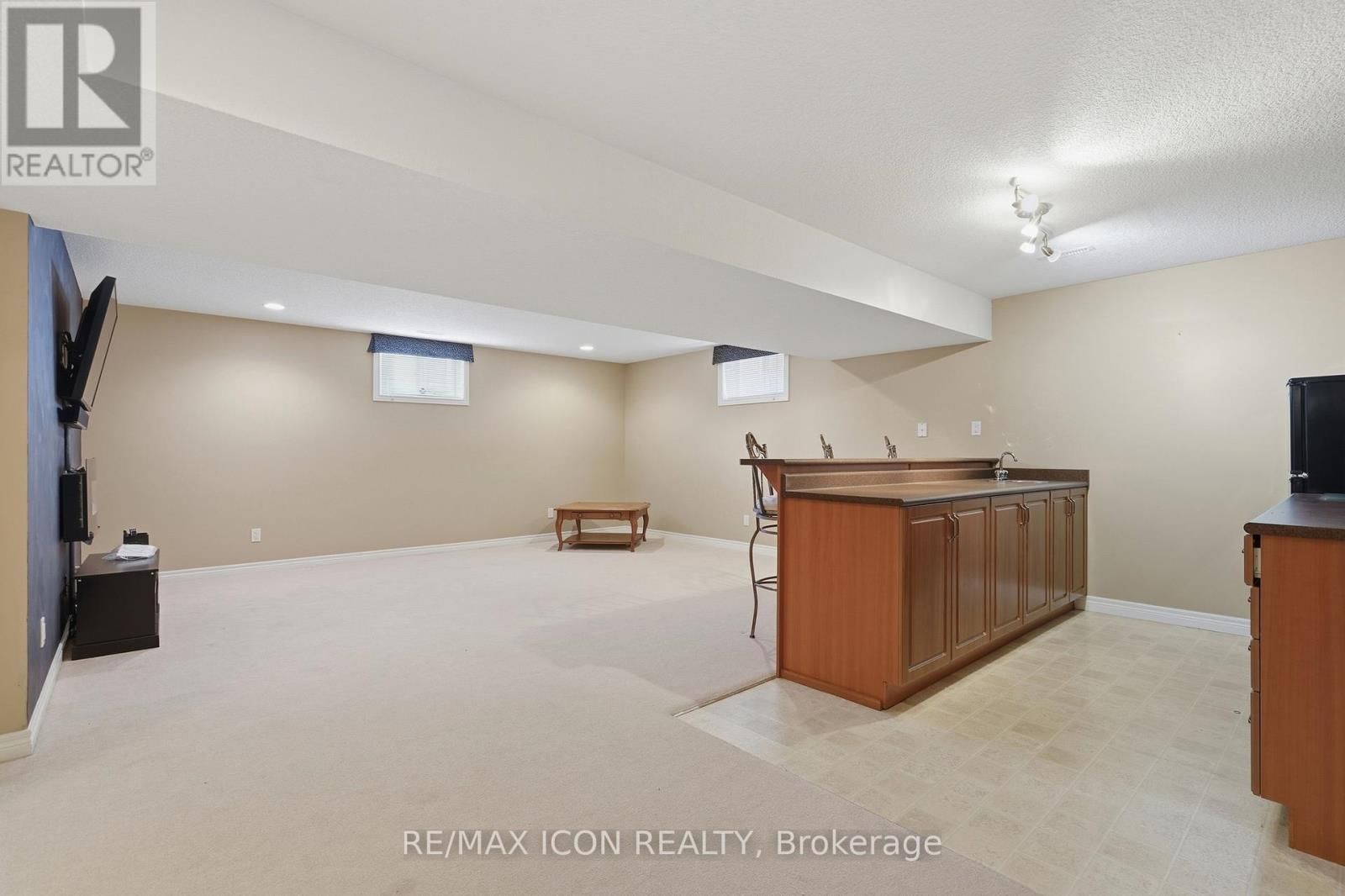 53 AUGUSTA CRESCENT Image 31