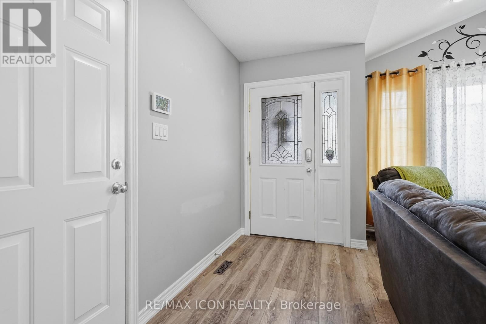 53 AUGUSTA CRESCENT Image 6