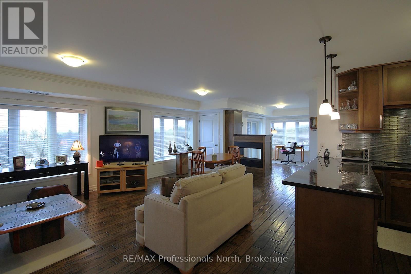 402 - 26 DAIRY LANE Image 12