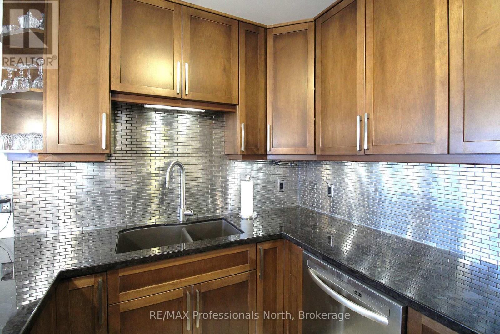 402 - 26 DAIRY LANE Image 13