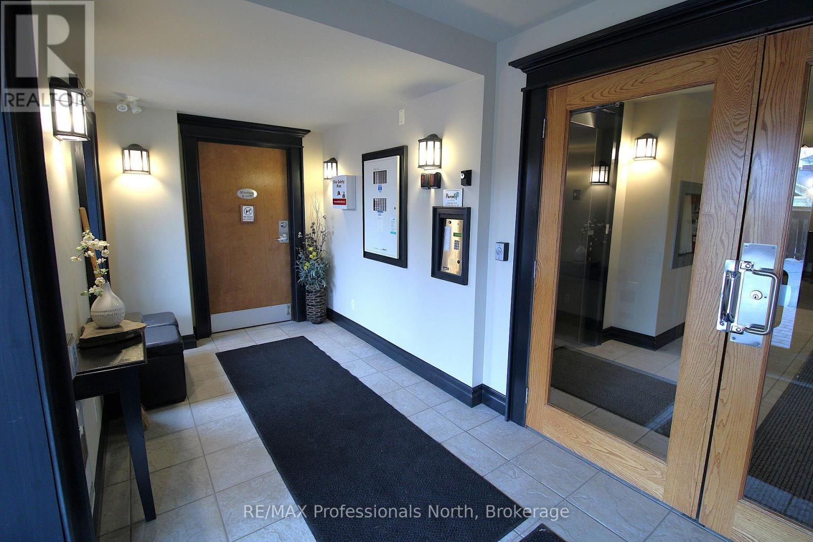 402 - 26 DAIRY LANE Image 2