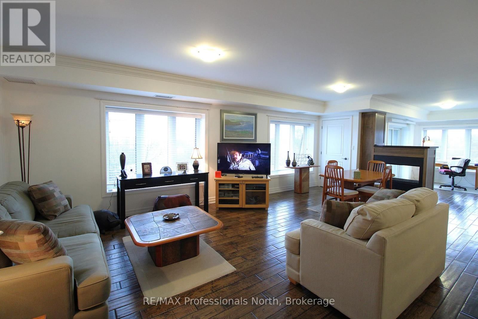 402 - 26 DAIRY LANE Image 5