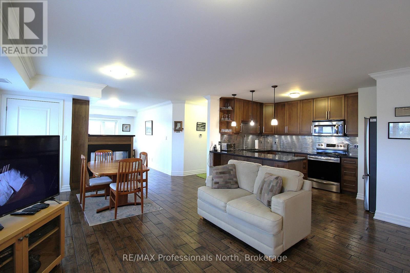 402 - 26 DAIRY LANE Image 6