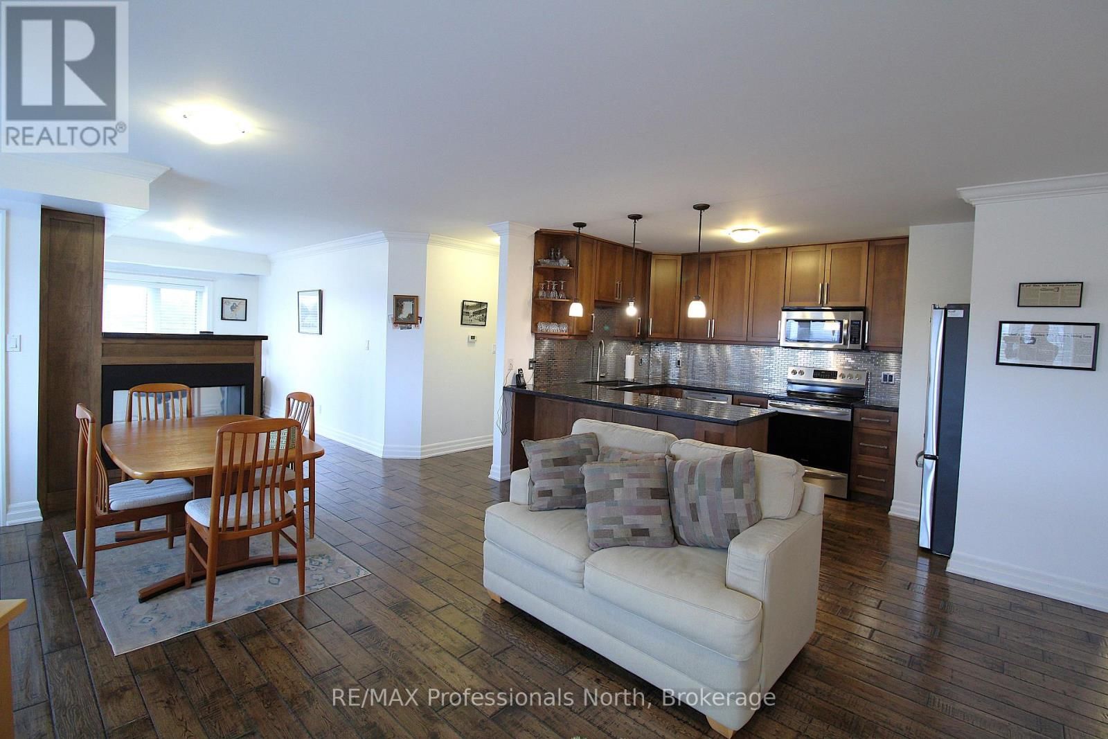 402 - 26 DAIRY LANE Image 9