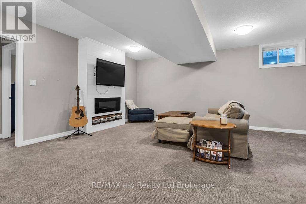 241 WILSON AVENUE Image 23