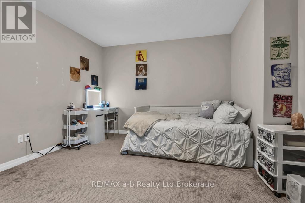 241 WILSON AVENUE Image 27