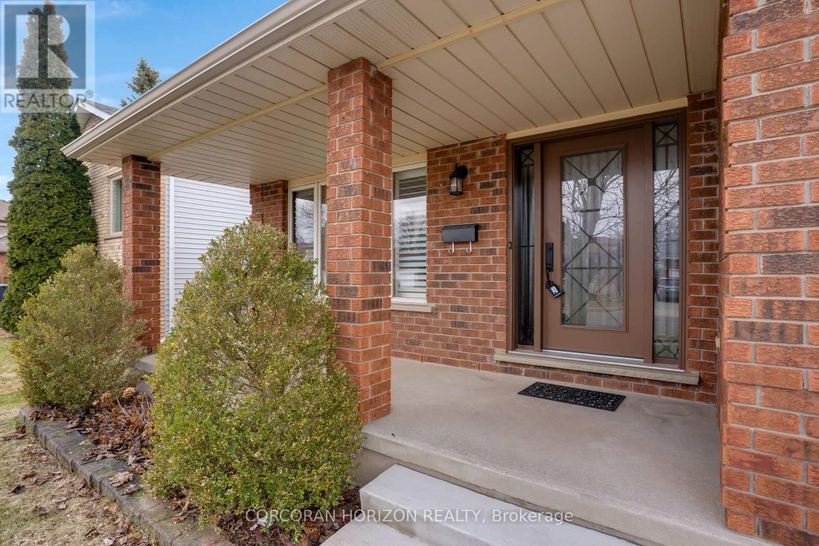 35 SOUTHVIEW CRESCENT Image 4