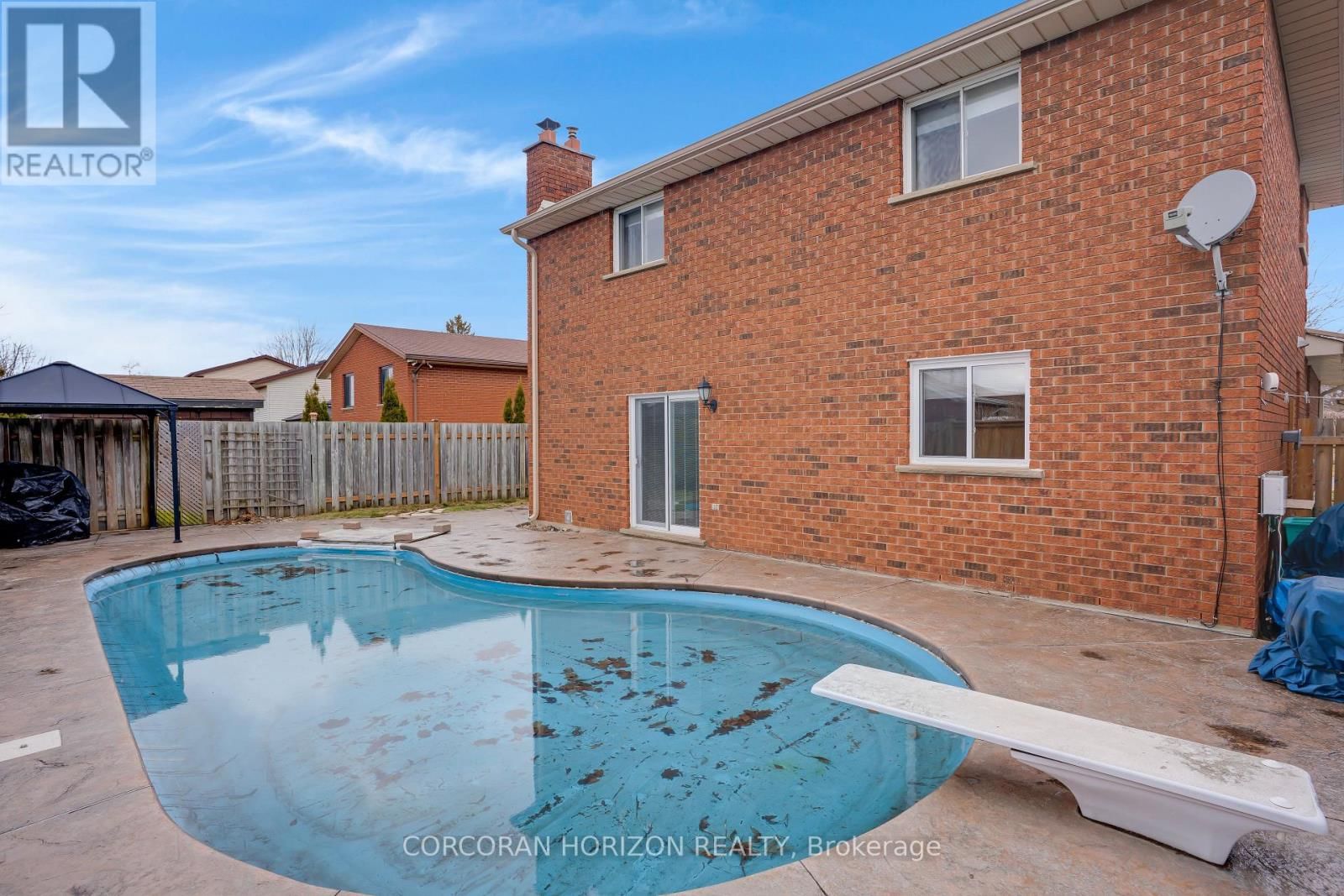 35 SOUTHVIEW CRESCENT Image 42