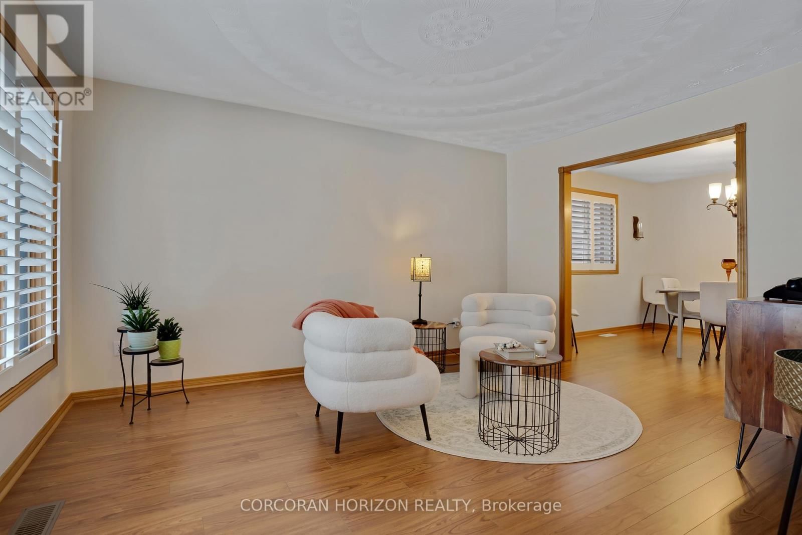 35 SOUTHVIEW CRESCENT Image 8