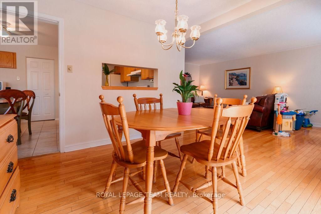 16 PICKWICK DRIVE Image 12