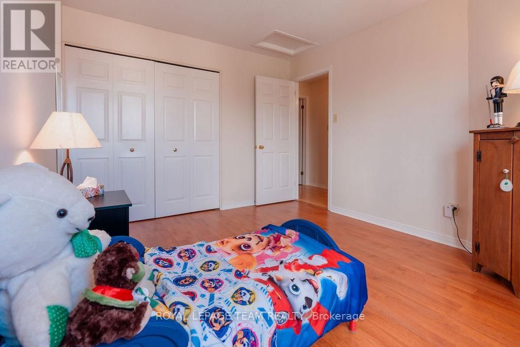 16 PICKWICK DRIVE Image 25