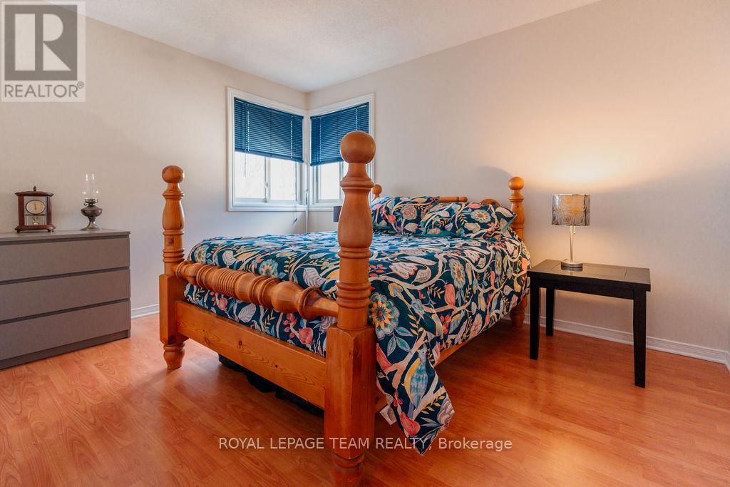 16 PICKWICK DRIVE Image 27