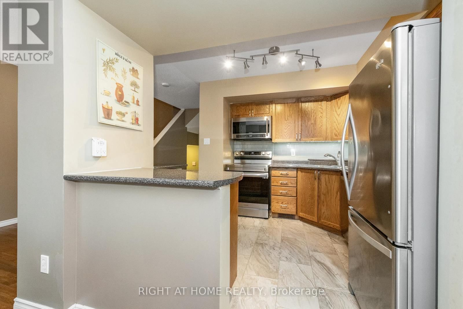 2034 P AVENUE Image 12