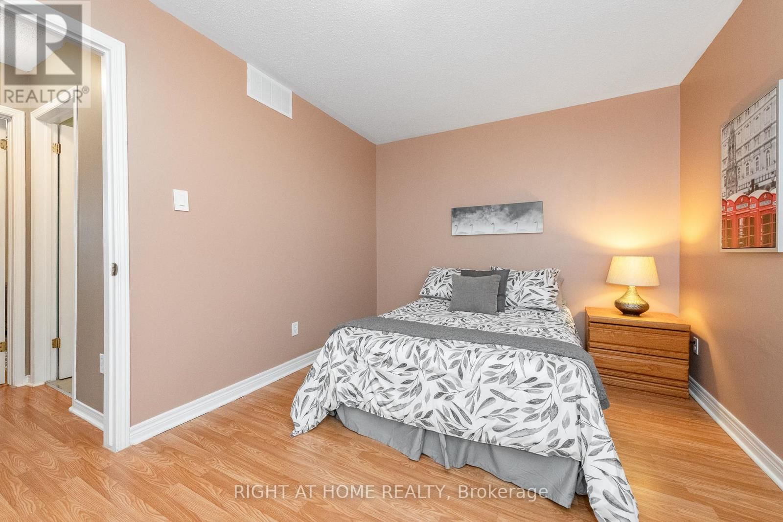 2034 P AVENUE Image 20