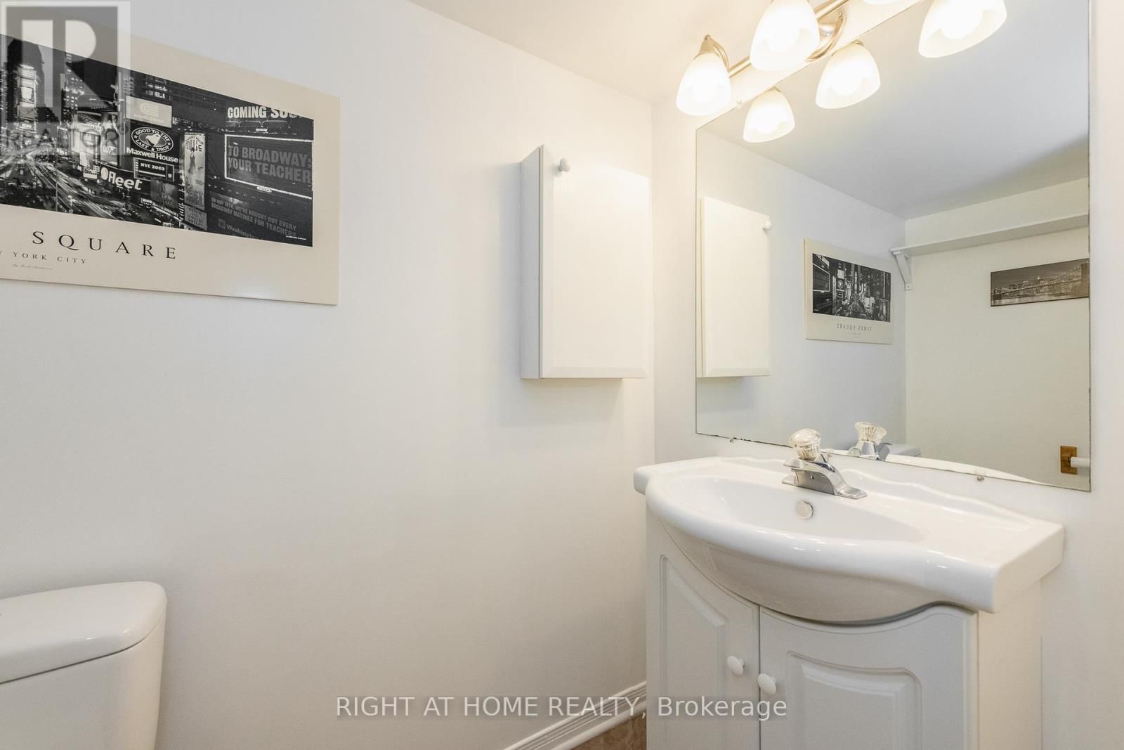 2034 P AVENUE Image 30