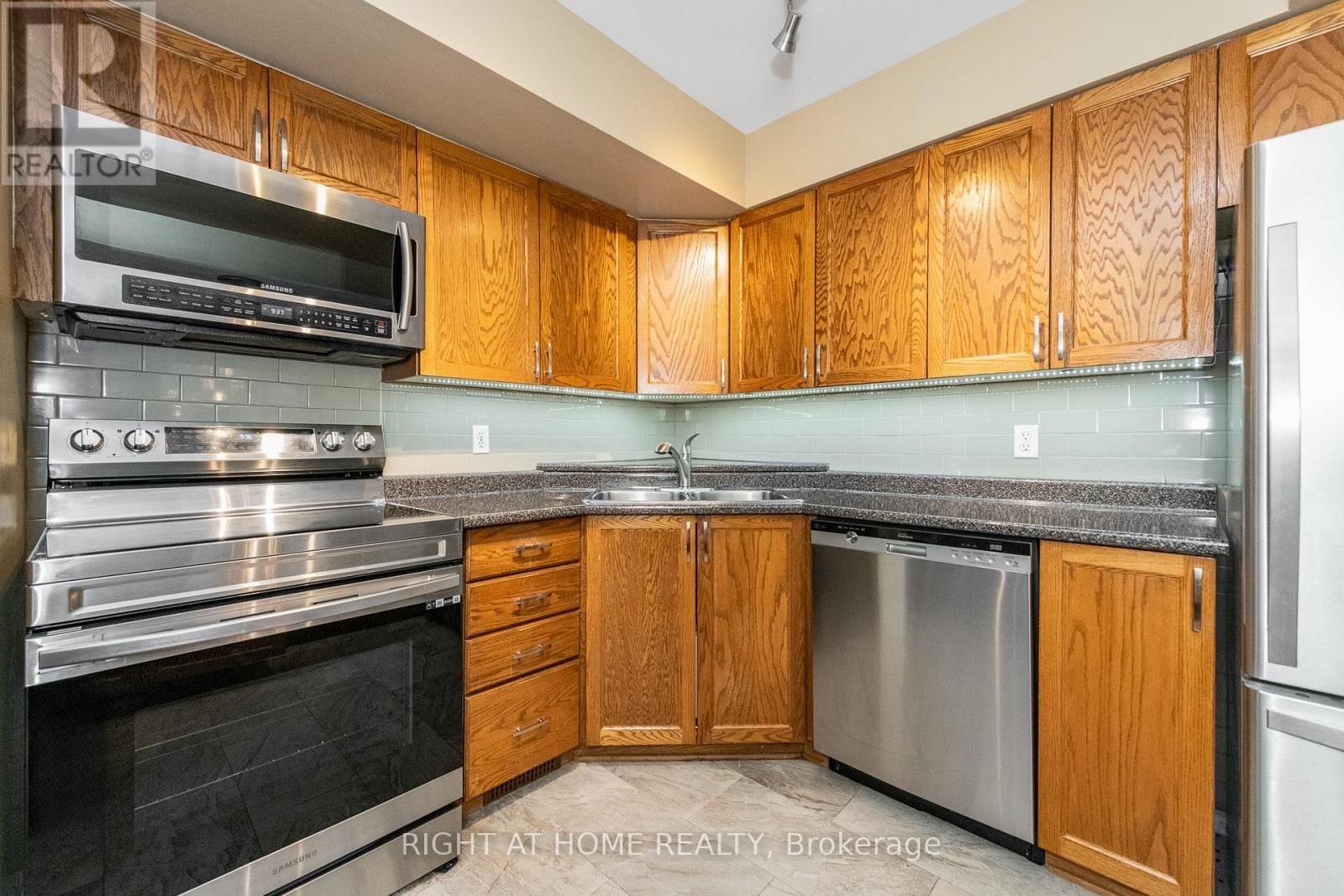 2034 P AVENUE Image 8