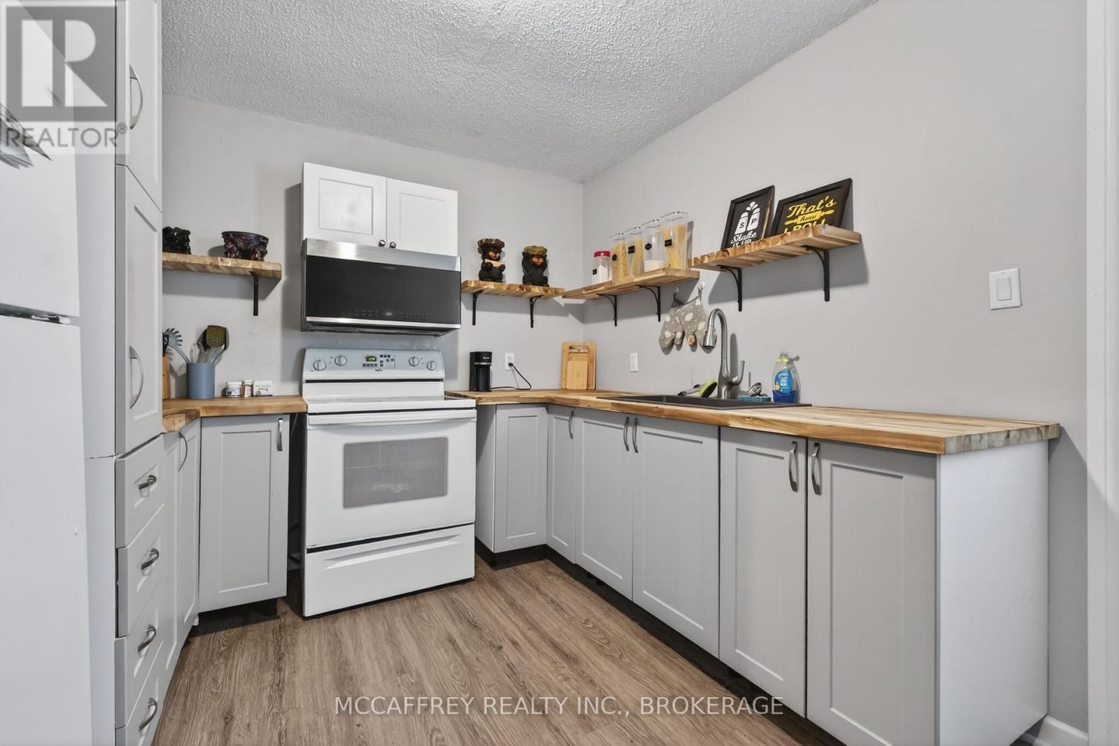 5 RAILWAY STREET Image 11