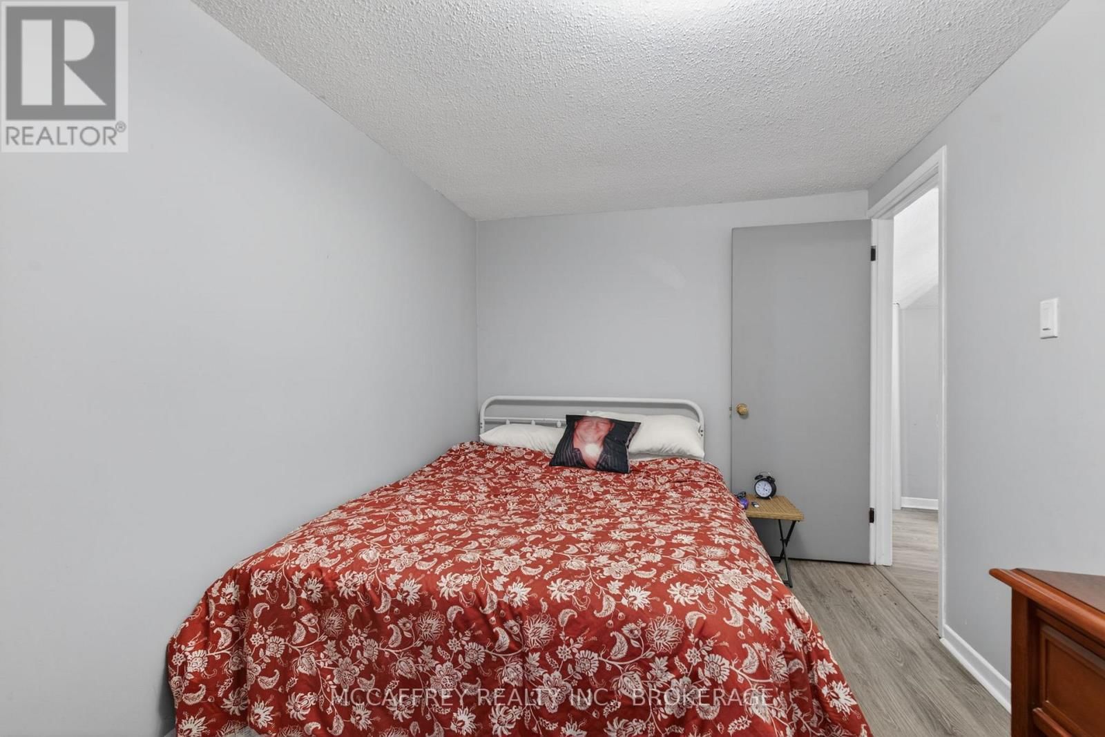 5 RAILWAY STREET Image 17